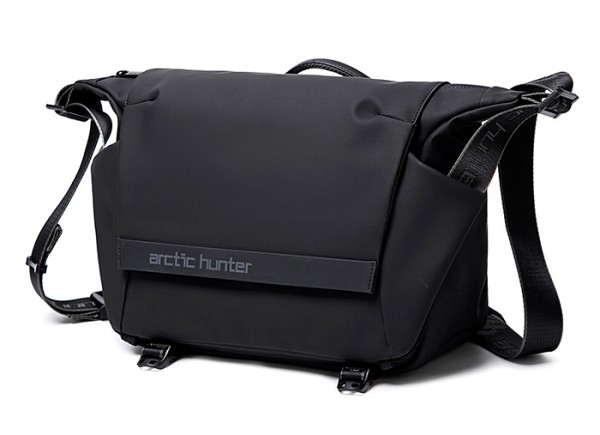 ARCTIC HUNTER τσάντα ώμου K00152 με θήκη tablet, 13L, μαύρη K00152-BK